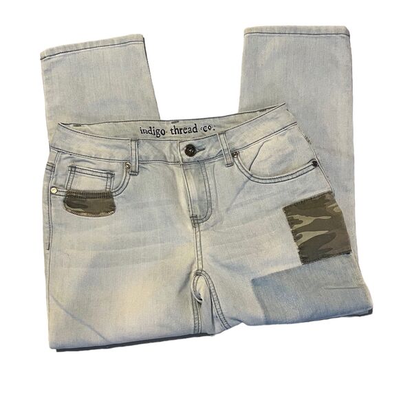 Indigo Thread Co Jeans Womens Size 2 Camo Patch Light Wash Stretch Denim Capri - Picture 7 of 7